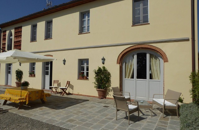 A LUXURIOUS TUSCAN STYLE VILLA WITH A WONDERFUL PRIVATE SWIMMINGPOOL