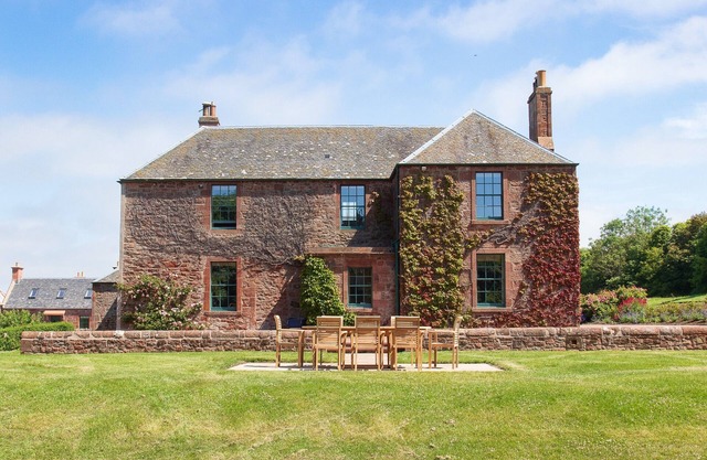 A luxuriously appointed farmhouse with excellent entertaining space for families and groups.