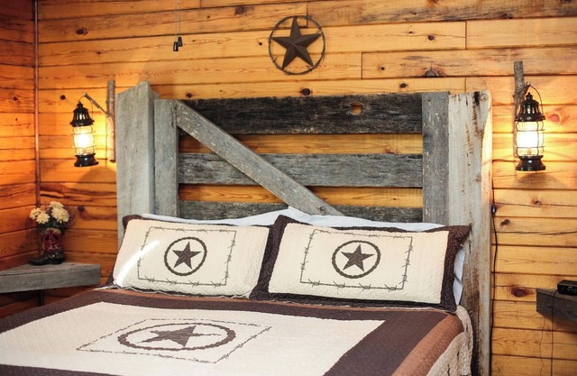 A Luxury King Suite Cabin in the Ozarks