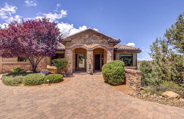 A Luxury Spacious Italian Villa with the only Wine Cave in Haisley