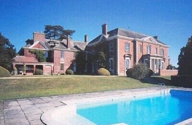 A magnificent Georgian Country Mansion in a delightful parkland setting