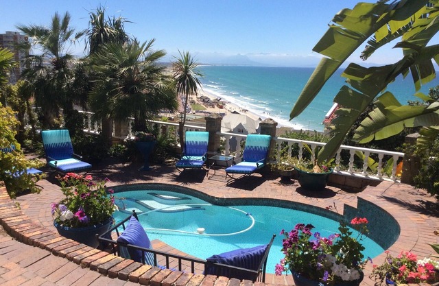 A magnificent view of the Indian Ocean a stone's throw from the beach