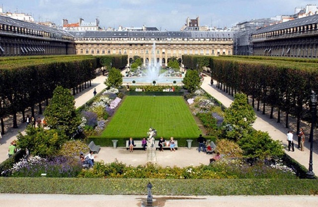 A Modern Plush Home on Rue St Honore-The Very Chic Paris Postcode