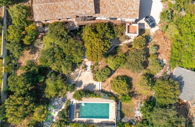 A modern villa with swimming pool and views in Drôme Provençale
