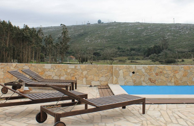 A Montejunto Villa - Casa do Mocho w/ shared outdoor pool, Free WiFi
