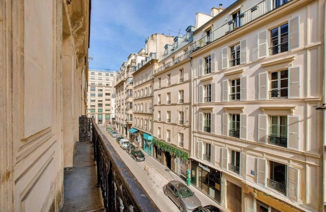 A PERFECT COMBINATION OF PARISIAN CHARM & MODERN COMFORT – CHAMPS ELYSEES