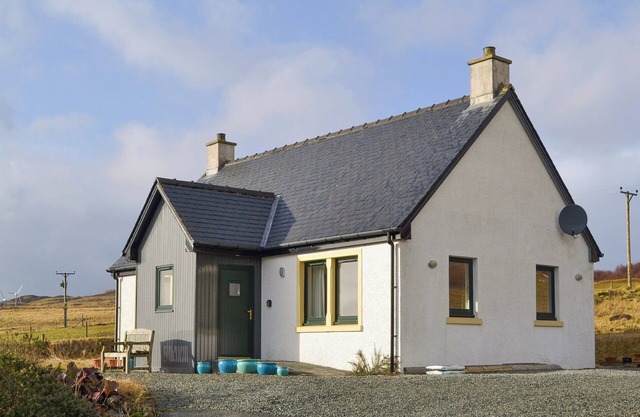 A perfect house for a couple wanting to spend a week or two on Skye.