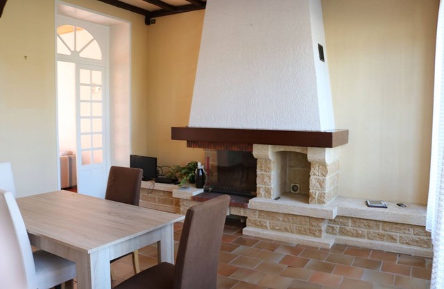 A PLEASANT AND PEACEFUL STAY AWAITS YOU IN THIS LARGE HOUSE