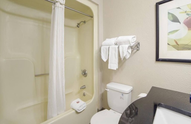 A quiet and warm house with complete facilities and convenient transportation