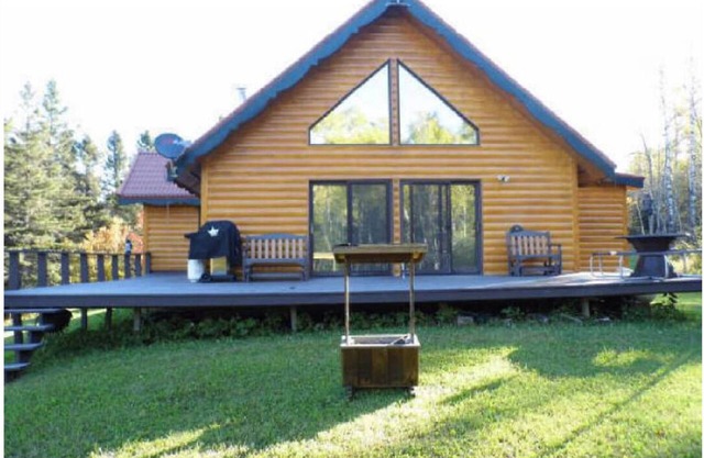 A Quiet Getaway Close to Popular North Shore Attractions