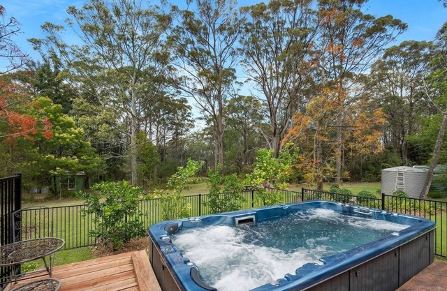 A restful bushland home set on five acres, great for local sight seeing.