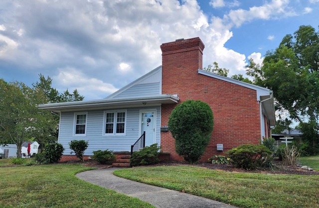 A roomy, comfortable home close to everything.