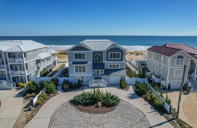 A Seahorse Wish- Oceanfront, 9 beds, Pool, Slps 24