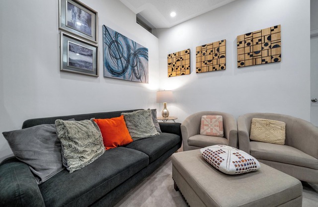 A serene place for work or play. 1-bedroom lower Unit near Thermea Spa Whitby
