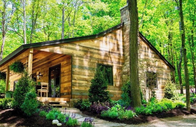 A stunning, modern Lodge with rustic charm at June Farms!
