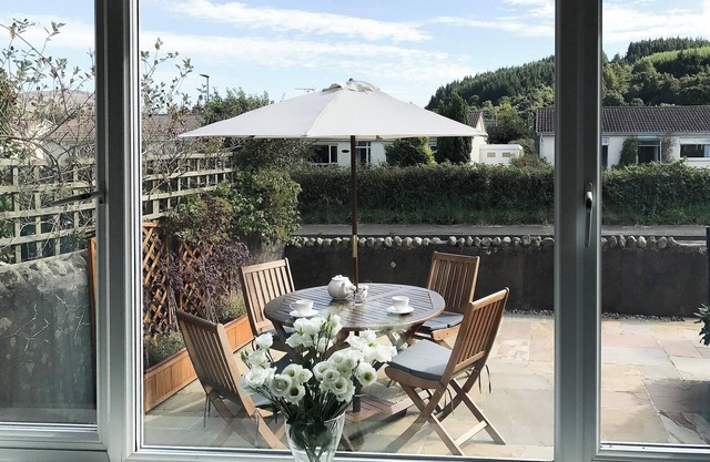 A stylish, warm and inviting cottage in a great location, only minutes from Lamlash Bay.