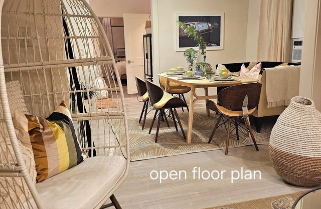 A SUMMERS DREAM 3 bedroom apt. Peaceful , lush secret garden in Coral Gables