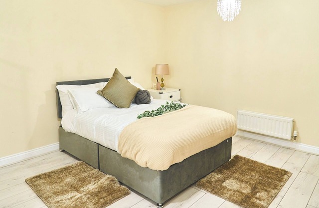 A super spacious 5 bedrooms and family oriented home to stay in Nuneaton.