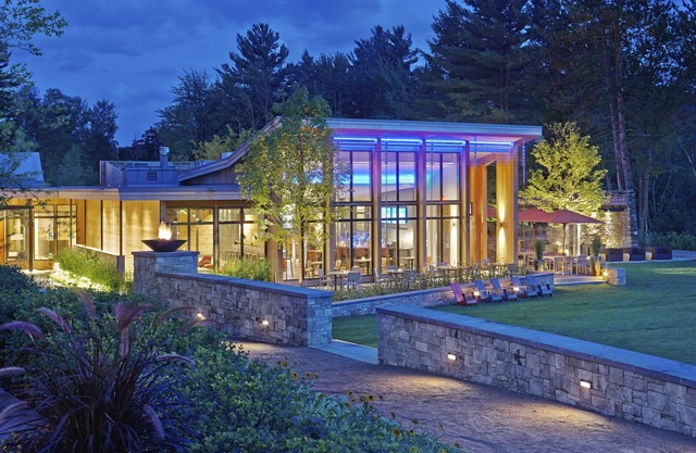 A Topnotch Stowe Experience - 1 Bedroom Condo - Outdoor Pool & Hot Tub!
