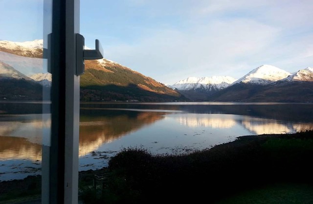 A tranquil, wildlife haven with stunning loch and mountain views - pet friendly.