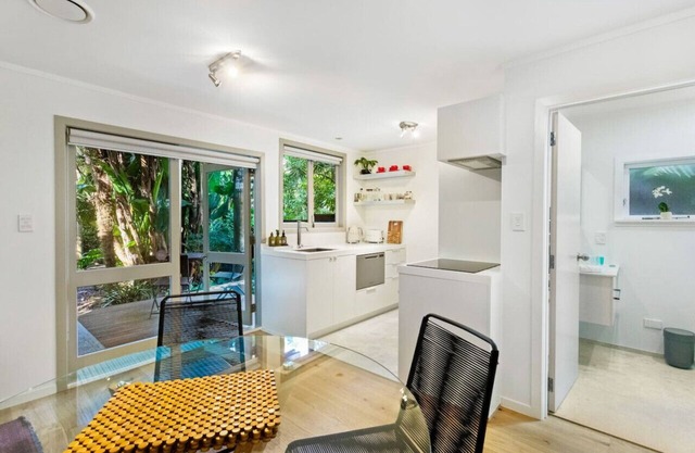 A Tropical Escape in Freemans Bay with Air-Con