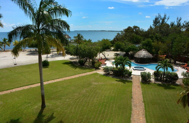 A Tropical Treasure - 'Gibnut' Oceanfront Condo