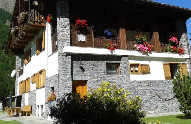 A Valsavarenche apartment mountain cabin in the park of Gran Paradiso