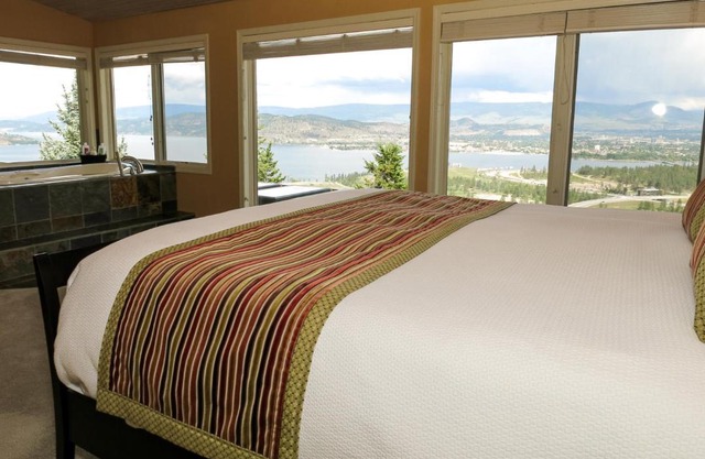 A View of the Lake B & B