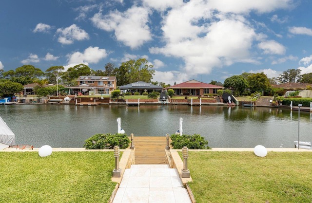 A Waterfront Haven, Absolute waterfront with private jetty and WiFi