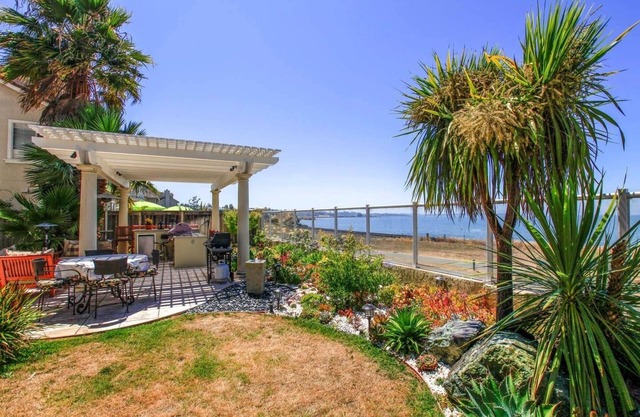 A wonderful newly renovated apartment located in our waterfront home.