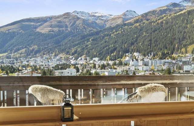 A&Y Chalet zum Goldenen Hirsch mit Wunderschöner Panorama Aussicht auf Davos