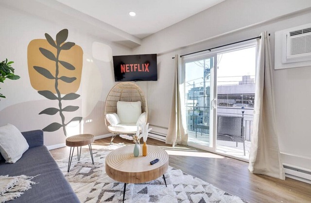 A202 · Urban Oasis – Free Parking Included