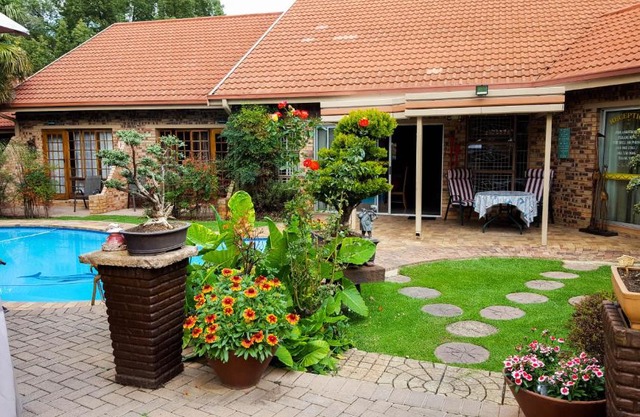 Aark Guest Lodge