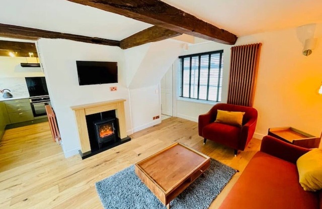 Abbey Gardens Cottage - Grade II listed cottage in the very heart of town.