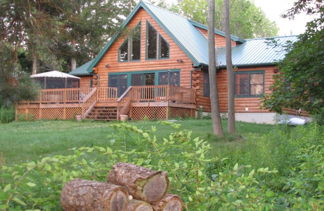 Abbeywood Cabin - Luxury on the lake