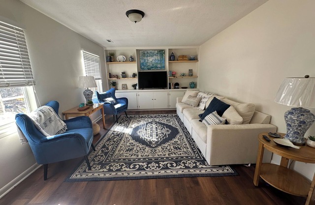 Abby Lane- a charming home on a safe and quiet street with a nice forest view