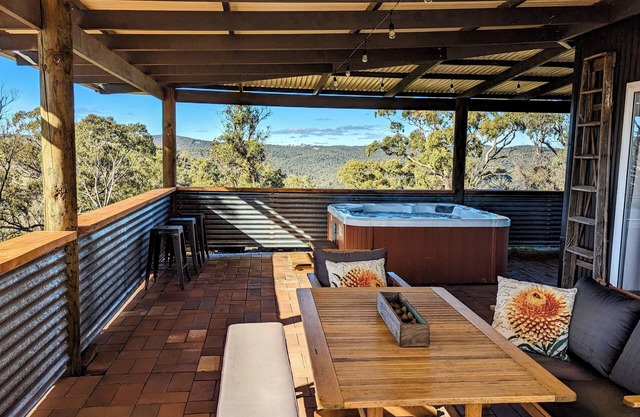 Abercrombie Ridge - Lux LODGE and Spa Retreat - Pet-friendly