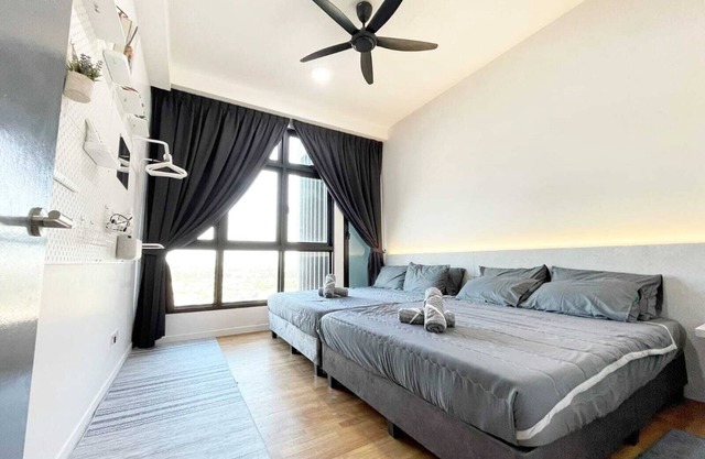 Above Paradigm Mall JB, up to 5 Pax, 1BR