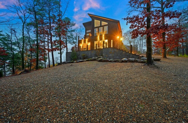 Above the Clouds · Mountain Marvel: Scenic Deck, Balcony & Game Room