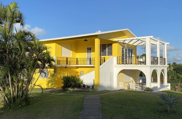 Abreeze 4 BR: Stunning Hilltop Villa in Destino