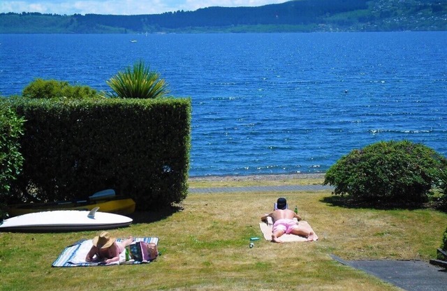 Absolute lakefront holiday house