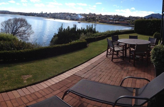ABSOLUTE LAKE FRONT yet PRIVATE