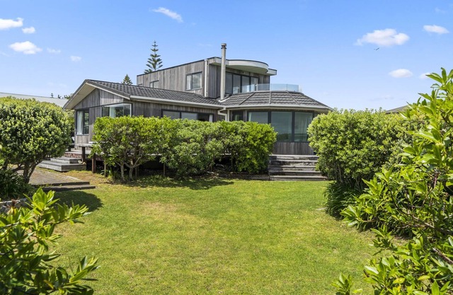 Absolute Beachfront Bliss - Waikanae Beach Home