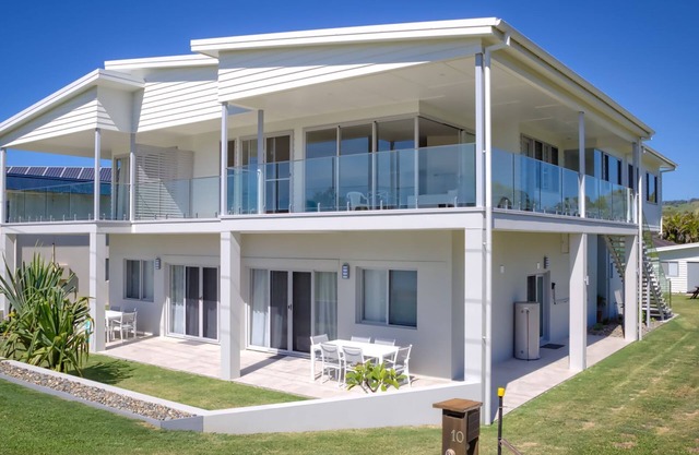 Absolute beachfront location, king size bed to relax and recover.Lock up garage