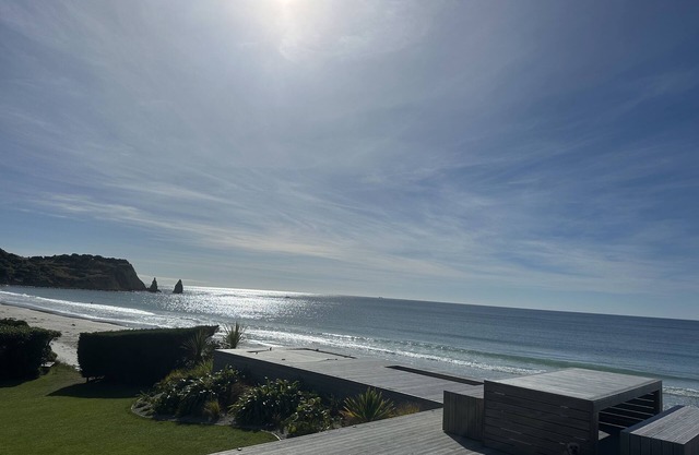 ABSOLUTE BEACHFRONT LUXURY ACCOMODATIONnEntire home with Private Beach Access