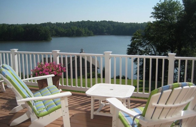 Absolute Bliss! Gorgeous lake resort home on most coveted spot on Lake Anna!