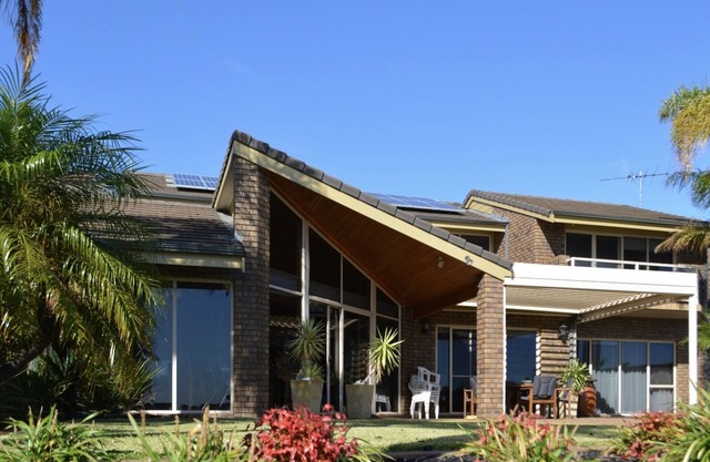 Absolute Lake Front West Lakes