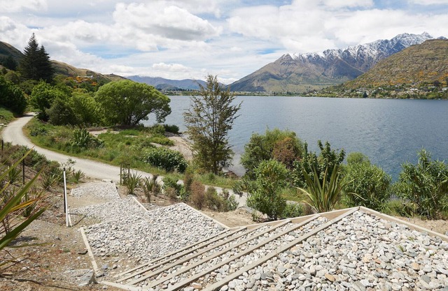 ABSOLUTE LAKEFRONT - QUEENSTOWN APARTMENT in Queenstown