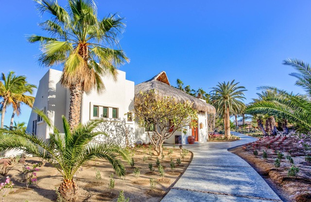 Abuelo: Premium Oceanfront 2-bed, 2-bath villa with private