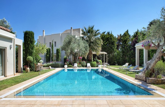Acanthus Villa-next to the beach- with sharing swimming pool